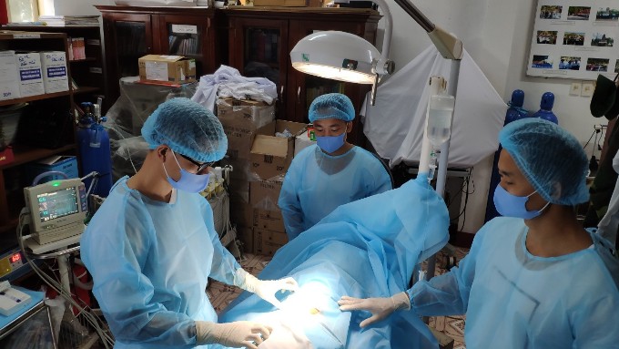 Quân y Đảo Nam Yết phẫu thuật cấp cứu ngư dân 